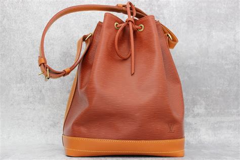 louis vuitton leather bucket bag